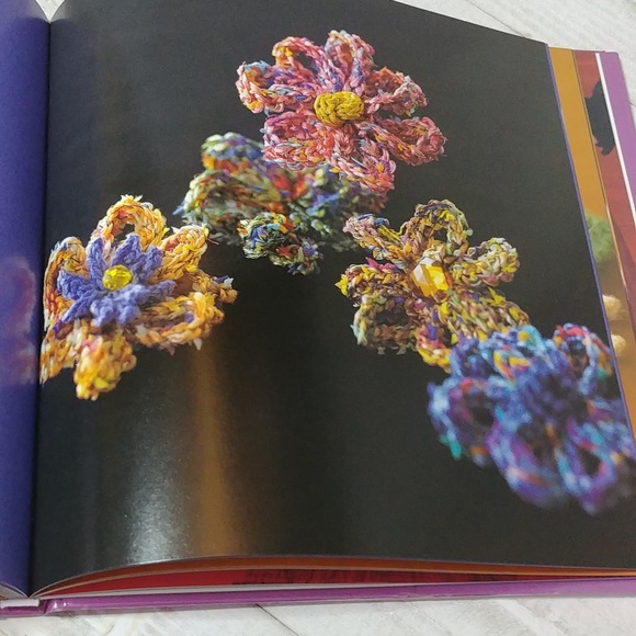 Knitted Flowers Book - Picture 6 of 8